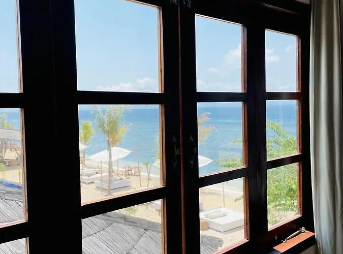 La Flaner Beachfront Nusa Penida